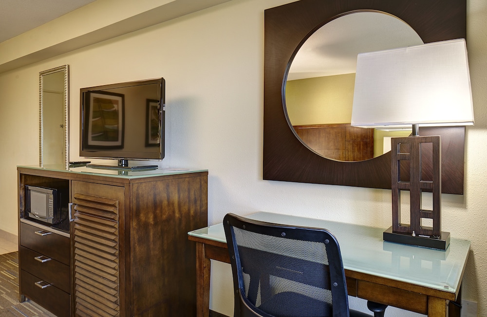 Holiday Inn Express San Diego South National City 54/73