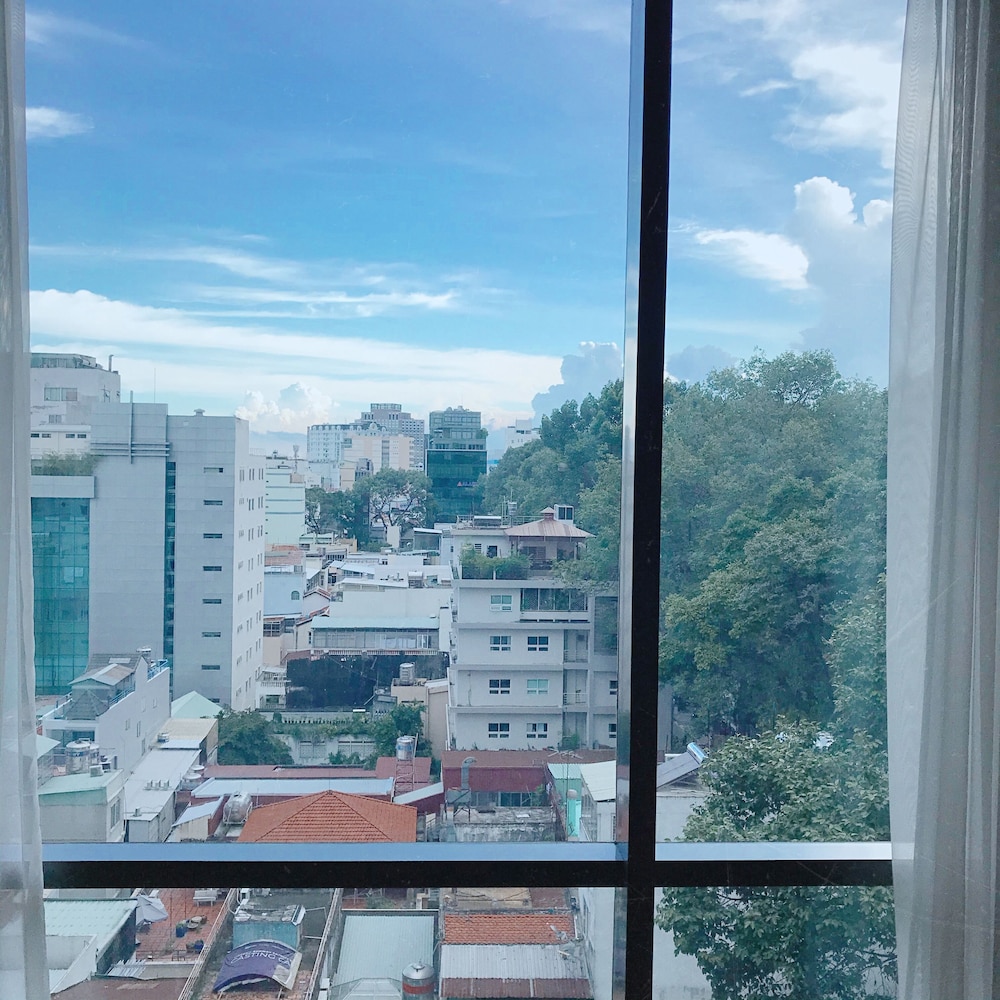 Fusion Suites Saigon 56/63