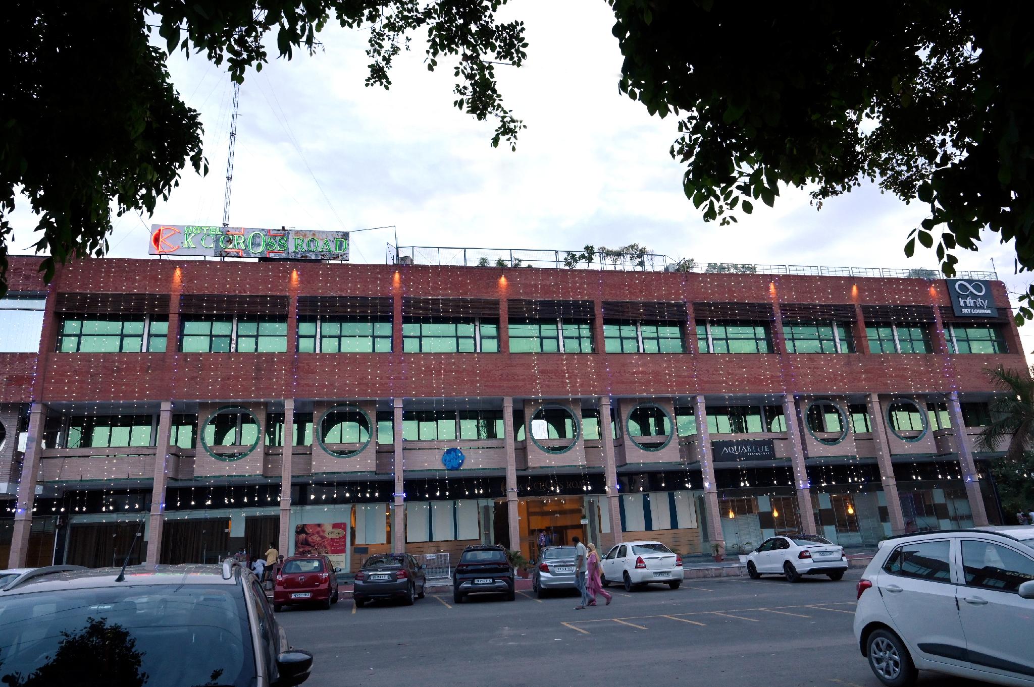 Hotel K.C. Cross Road 6/50