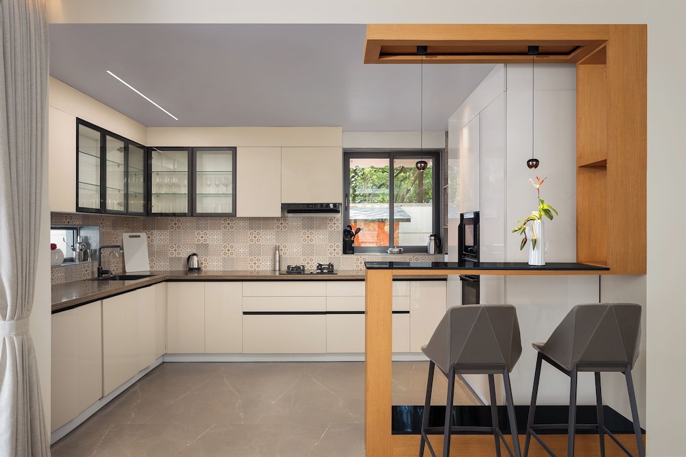 ELIVAAS Cloud 7 4 BHK Villa with Pvt Pool 68/72