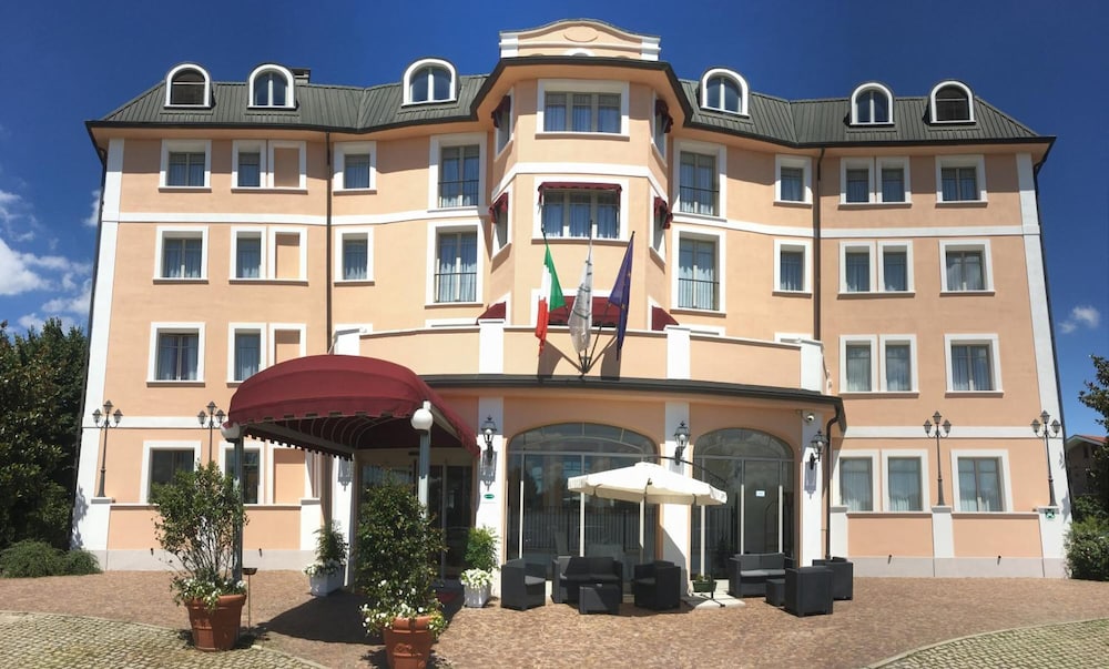 Green Hotel 1/46