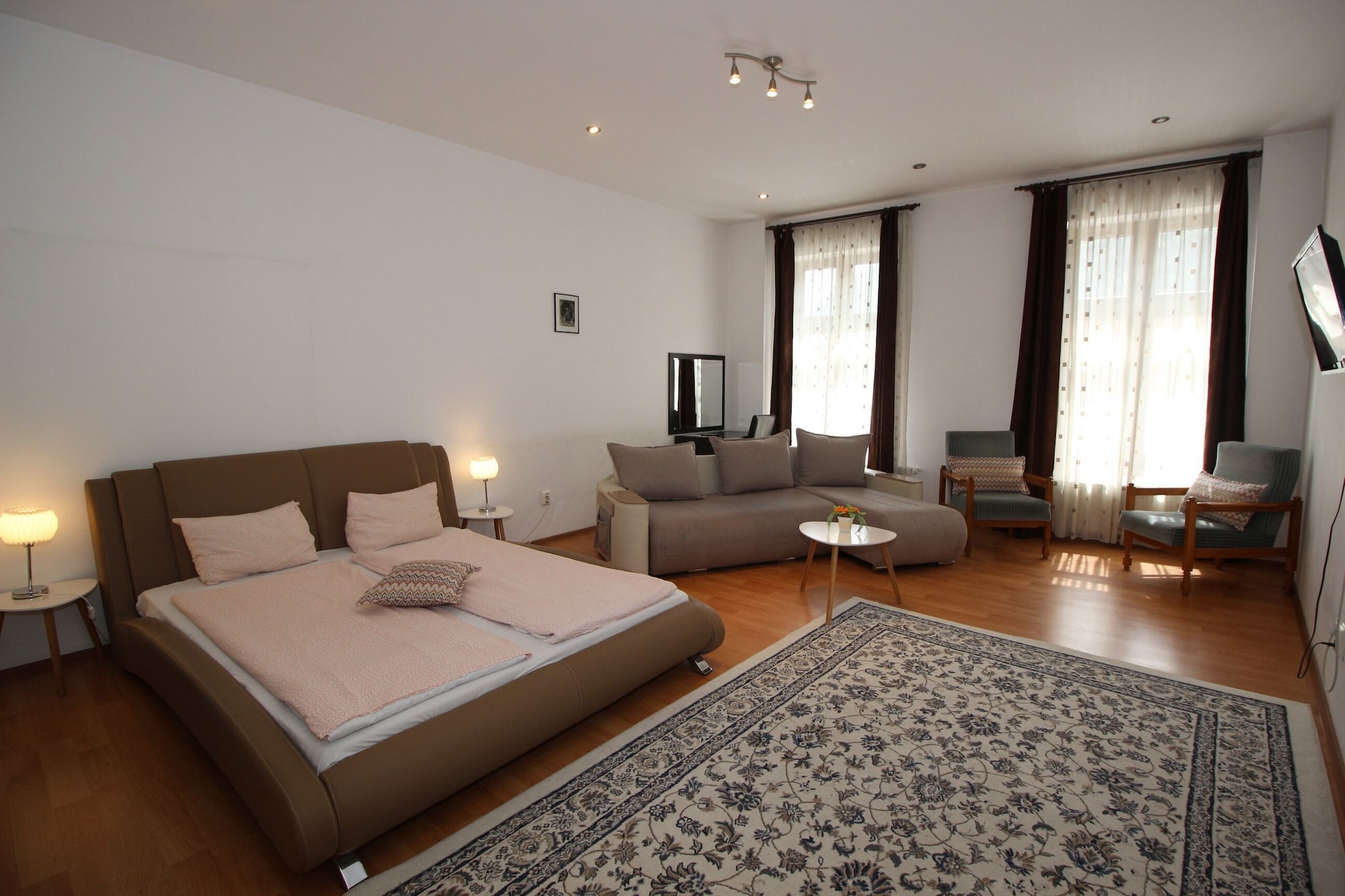 1 BEDROOM, CITY, APARTMENT