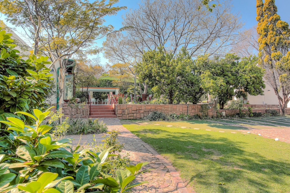 Sunninghill Guest Lodge 27/36