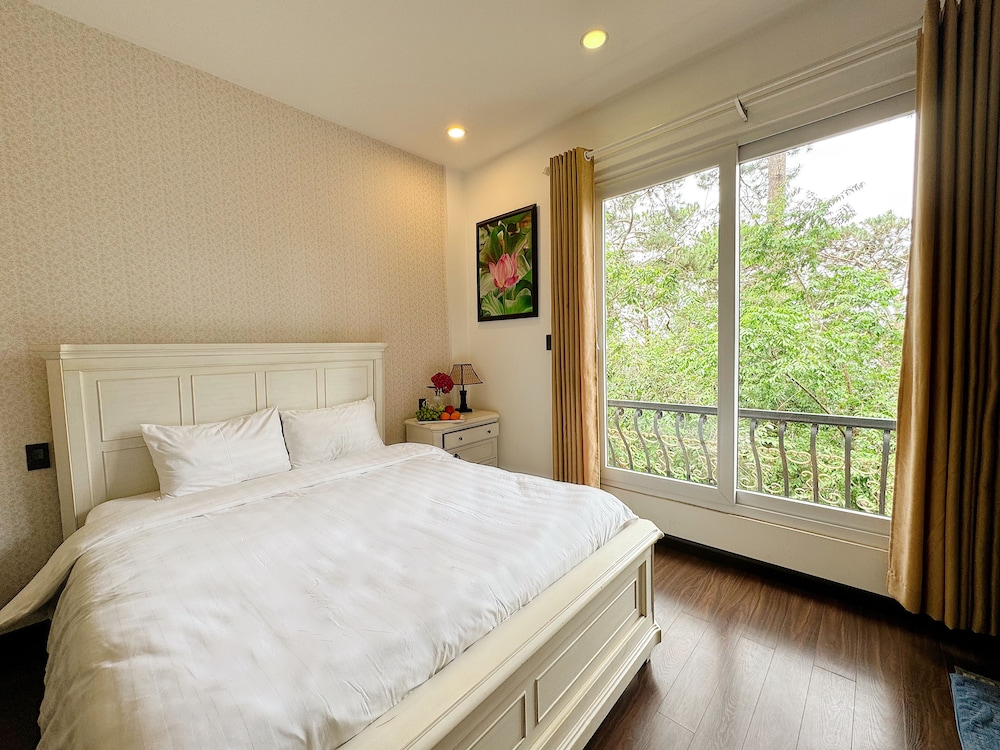 3 BEDROOMS, APARTMENT, PATIO