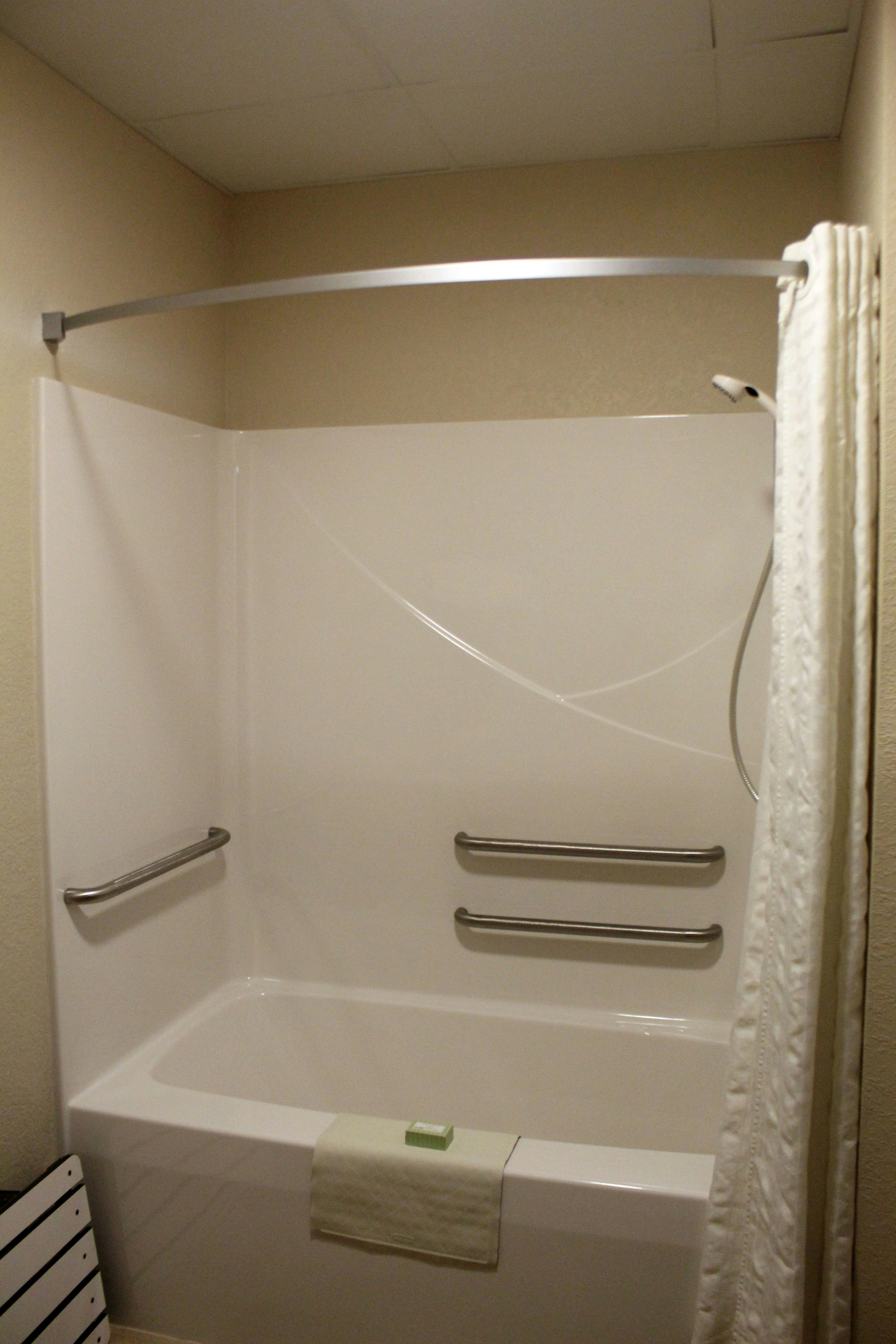 Boulders Inn Amp Suites Oak Ridge 50/50
