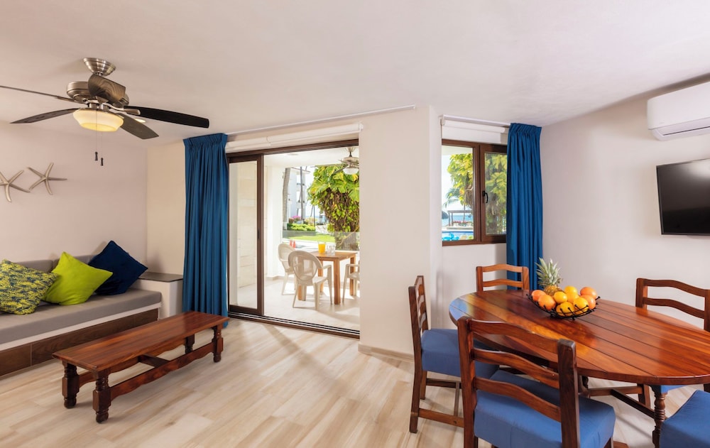 Vista Vallarta All Suites on the Beach 48/75