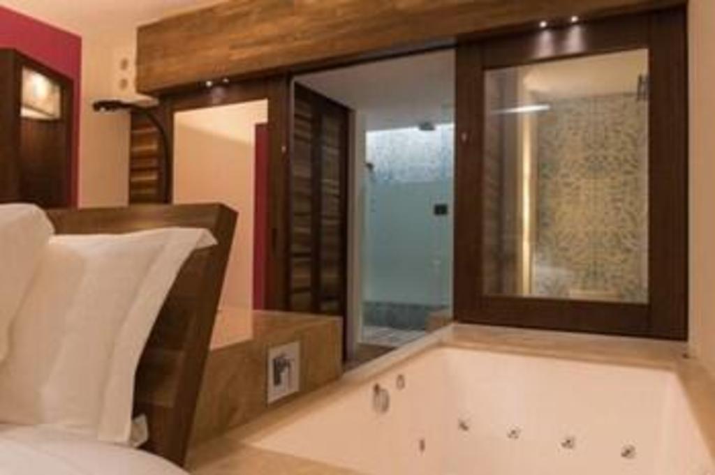 Family, Suite, 2 Double Beds, Ocean Front 4/5