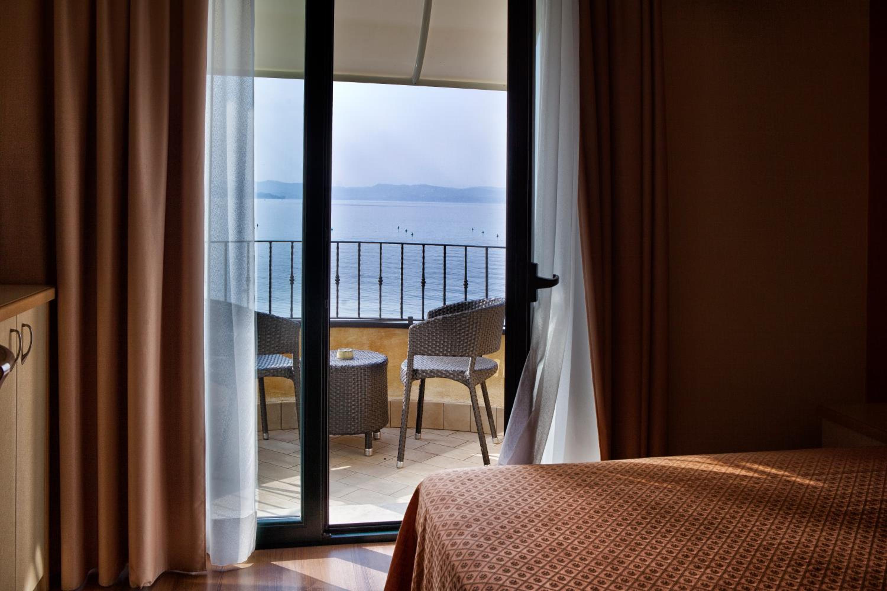 Hotel La Rondine 36/50