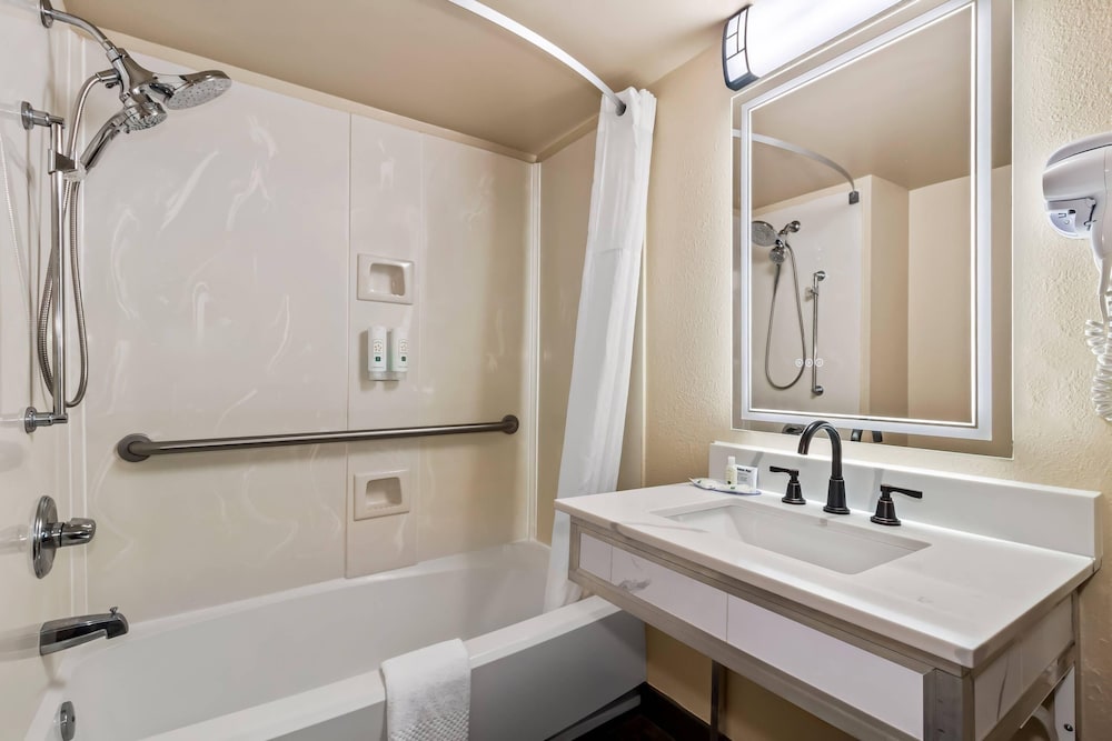 Quality Inn & Suites North Myrtle Beach 58/61