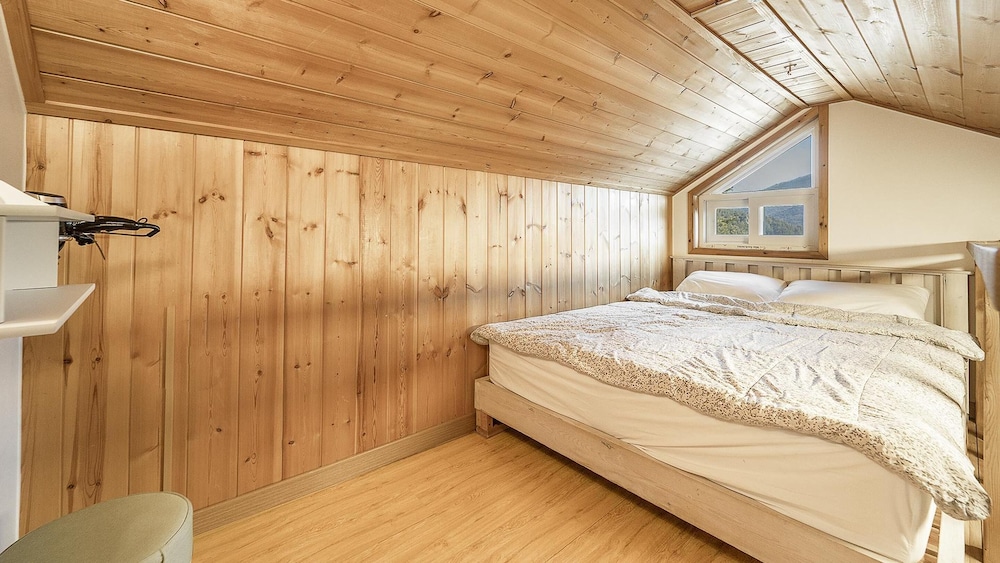 Gapyeong Alum Malu Pension 12/49
