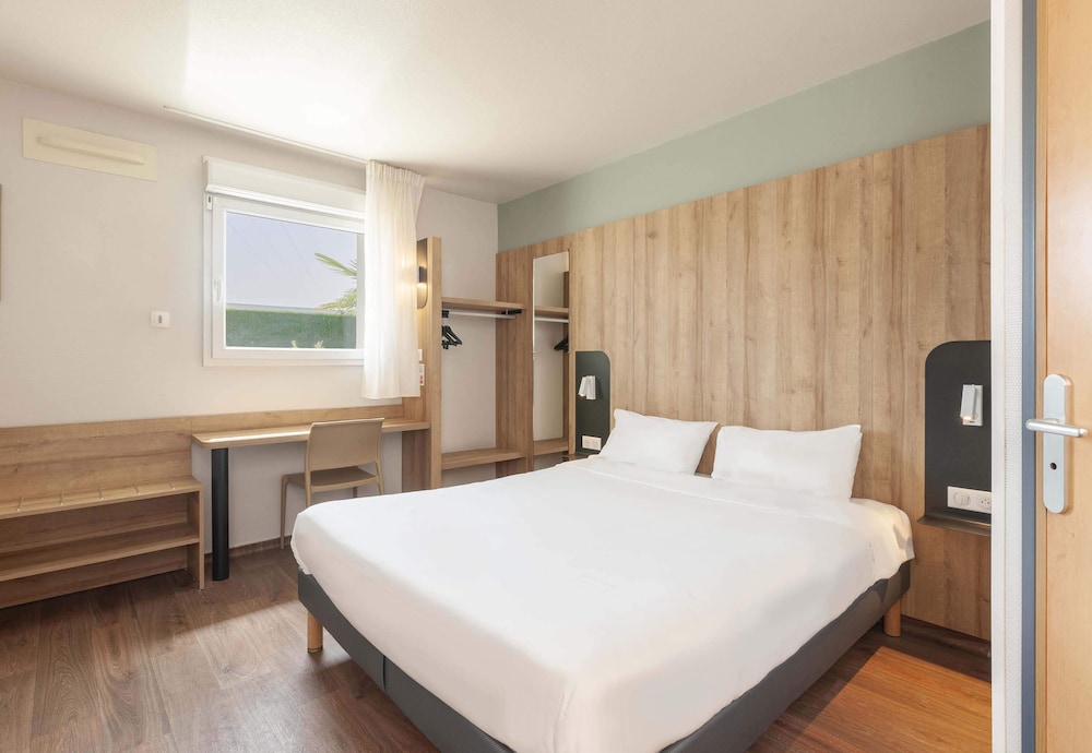 Room, Double Bed, Accessible