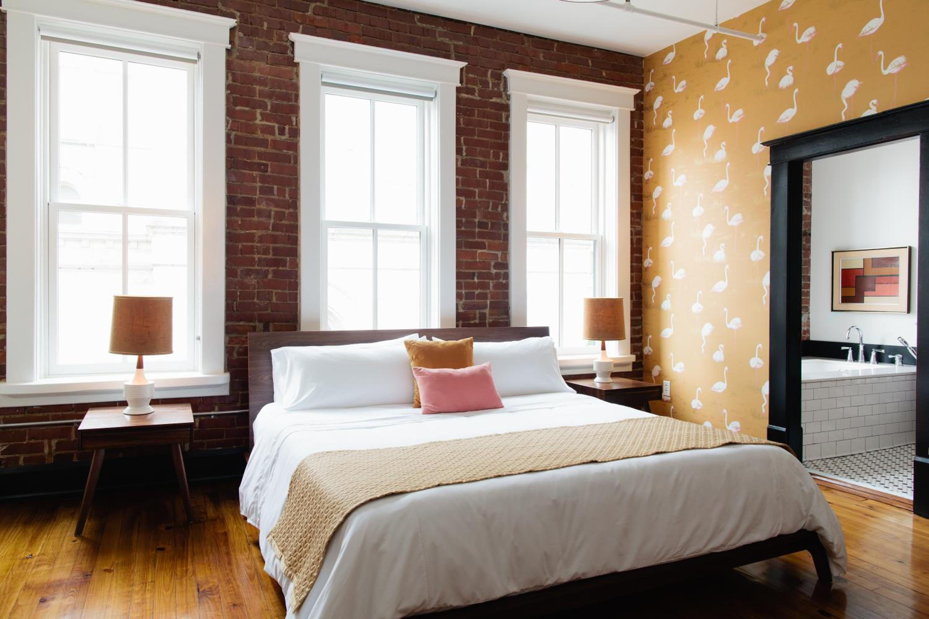 Flamingo, Suite, King Bed