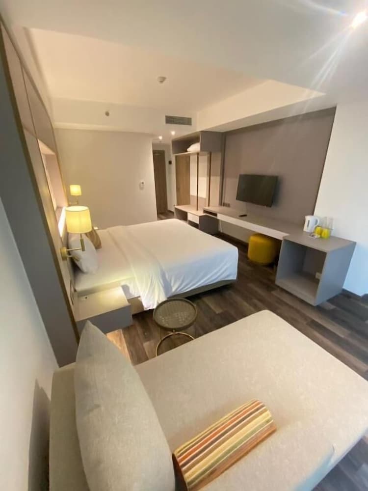 Sunday Hotel Arshika Sunset Road 31/60