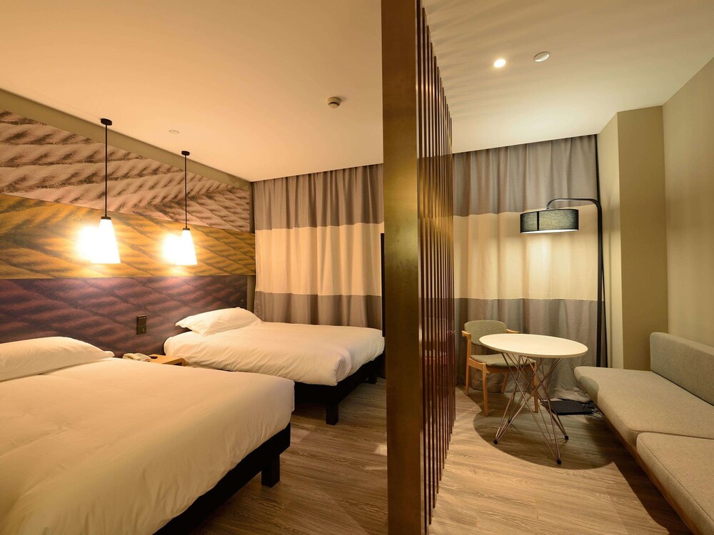 IBIS Shanghai New Hongqiao Hotel 35/68