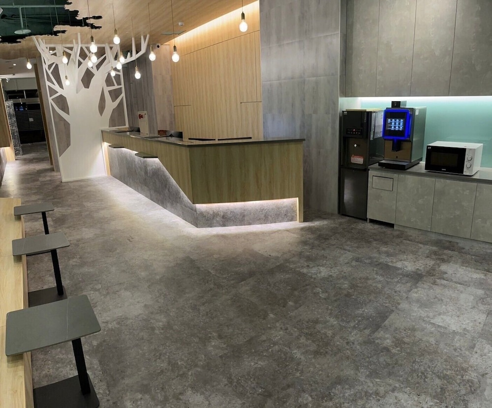 New City Hotel 7/41