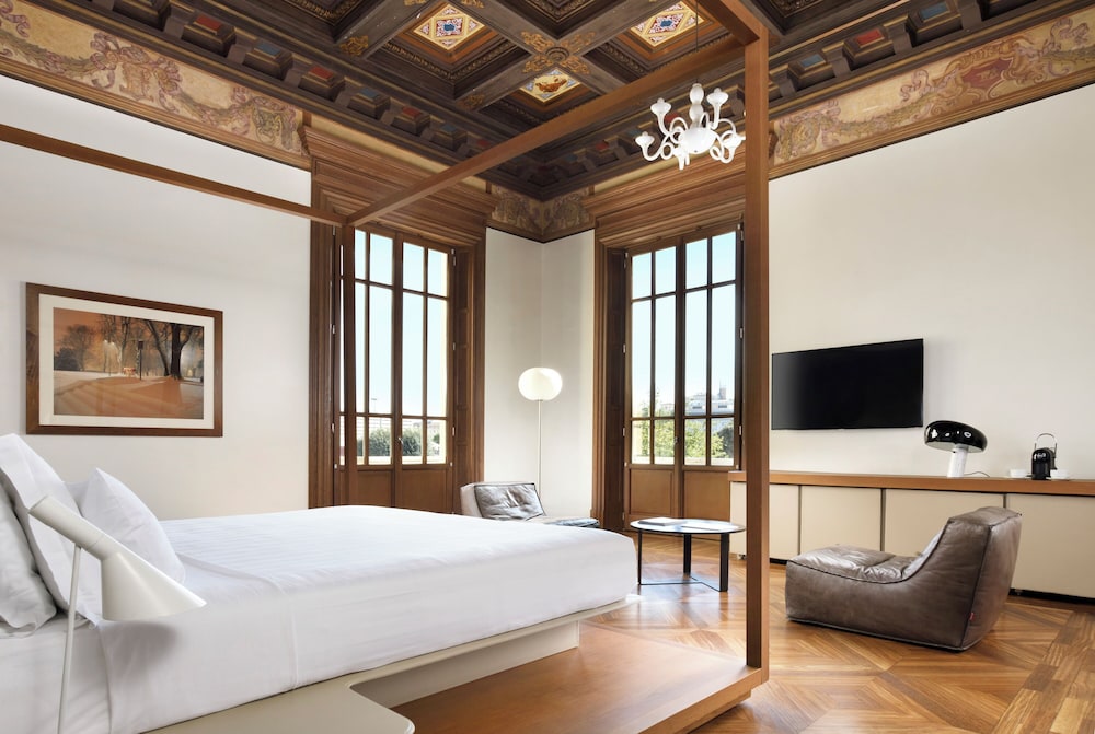 Noble, Suite, King Bed