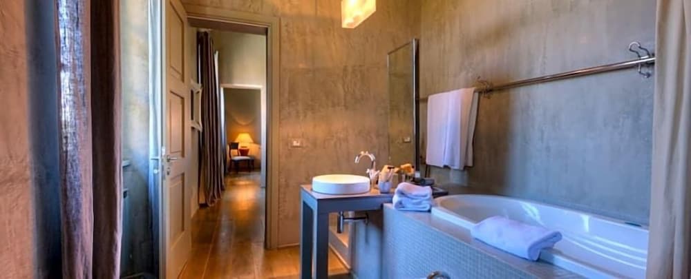 Junior Suite, Villa, King Bed, Villa Sassolini, The Originals Collection 4/4