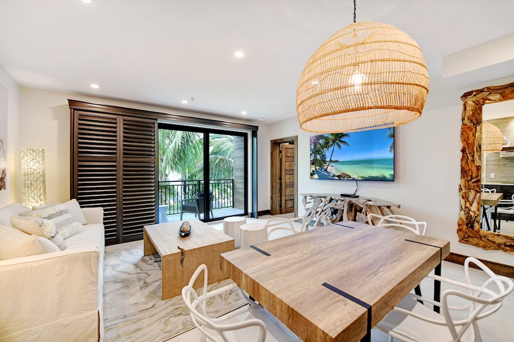 Bali Hai Beachfront Resort And Spa 45/70
