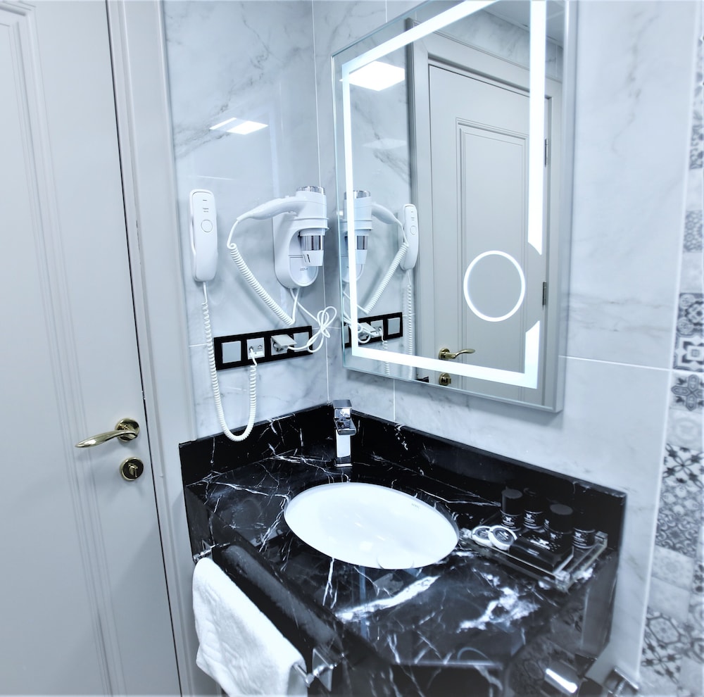 Omma Hotel 40/40