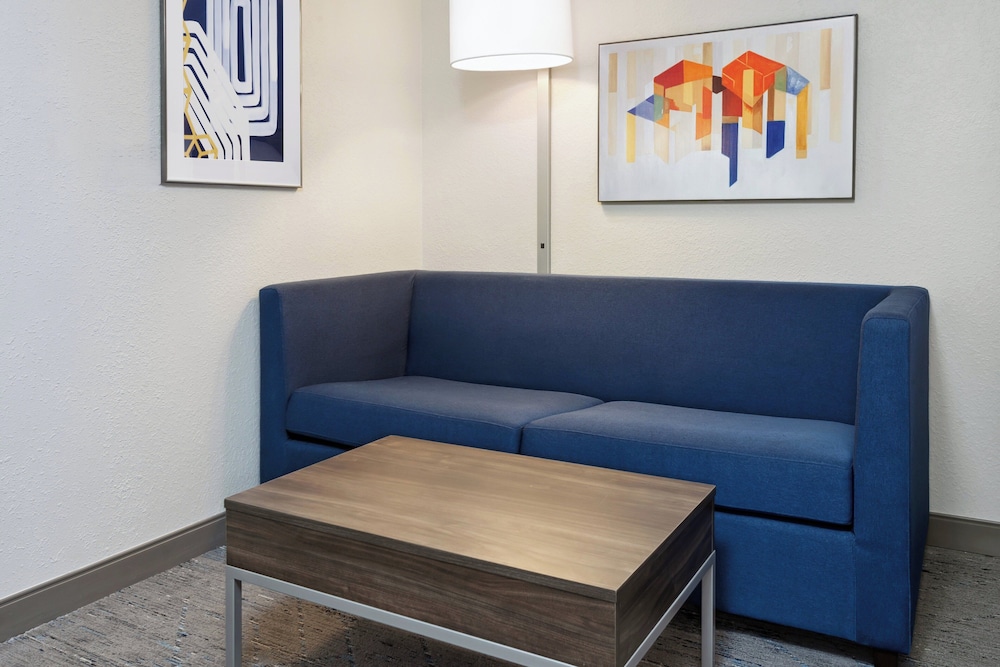 Holiday Inn Express Hotel Suites Pekin Peoria Area 48/62