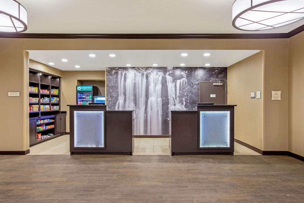La Quinta Inn & Suites by Wyndham Gillette 9/47