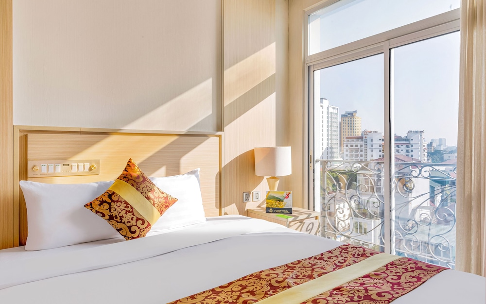 1 BEDROOM, STUDIO, APARTMENT