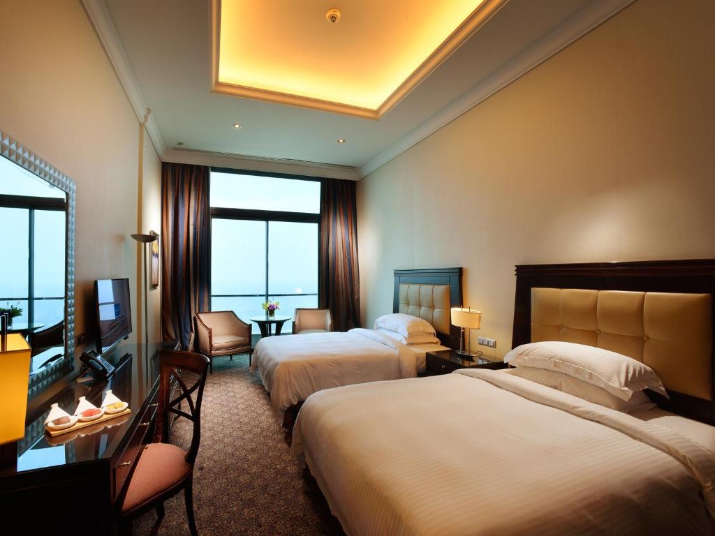 Royal, Suite