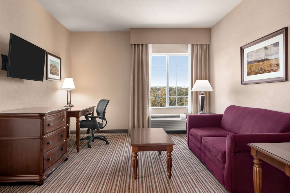 La Quinta Inn & Suites by Wyndham Trinidad 47/61