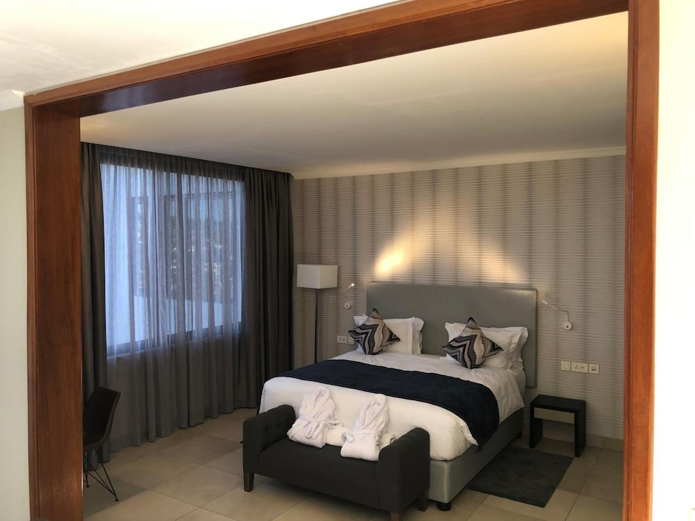 EXECUTIVE, SUITE