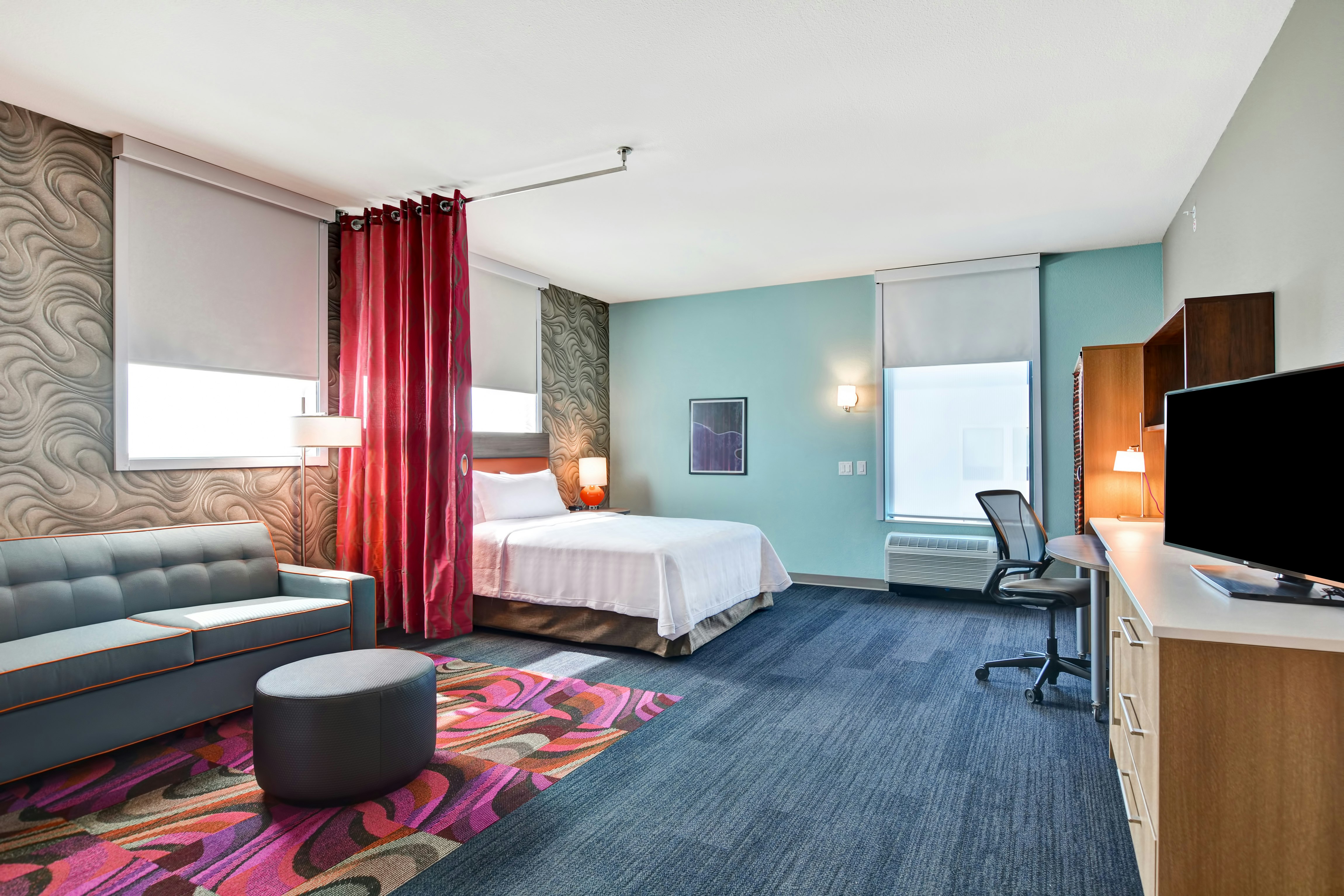 Studio, Queen Bed, Accessible