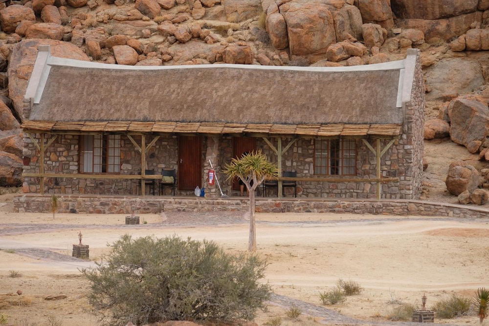 Canon Village 44/46