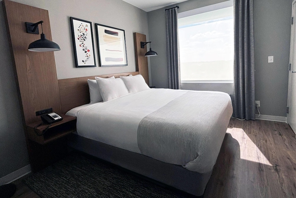 Hawthorn Extended Stay by Wyndham Eagle Pass 12/27