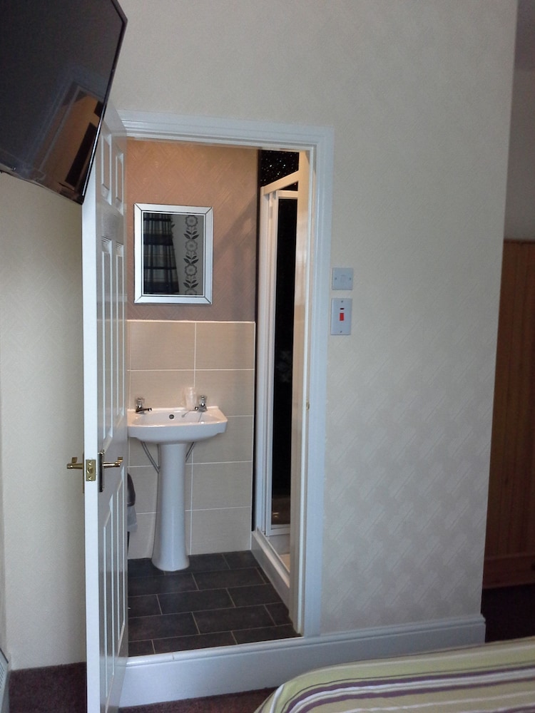 Trentham Private Hotel 47/50