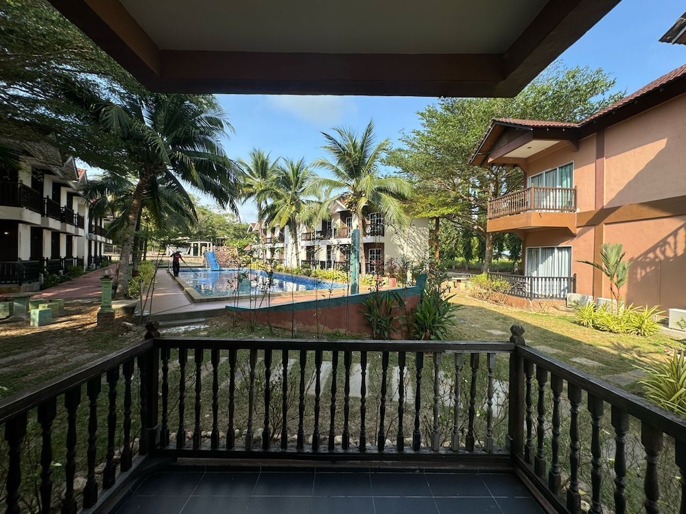Mersing Beach Resort 3/34