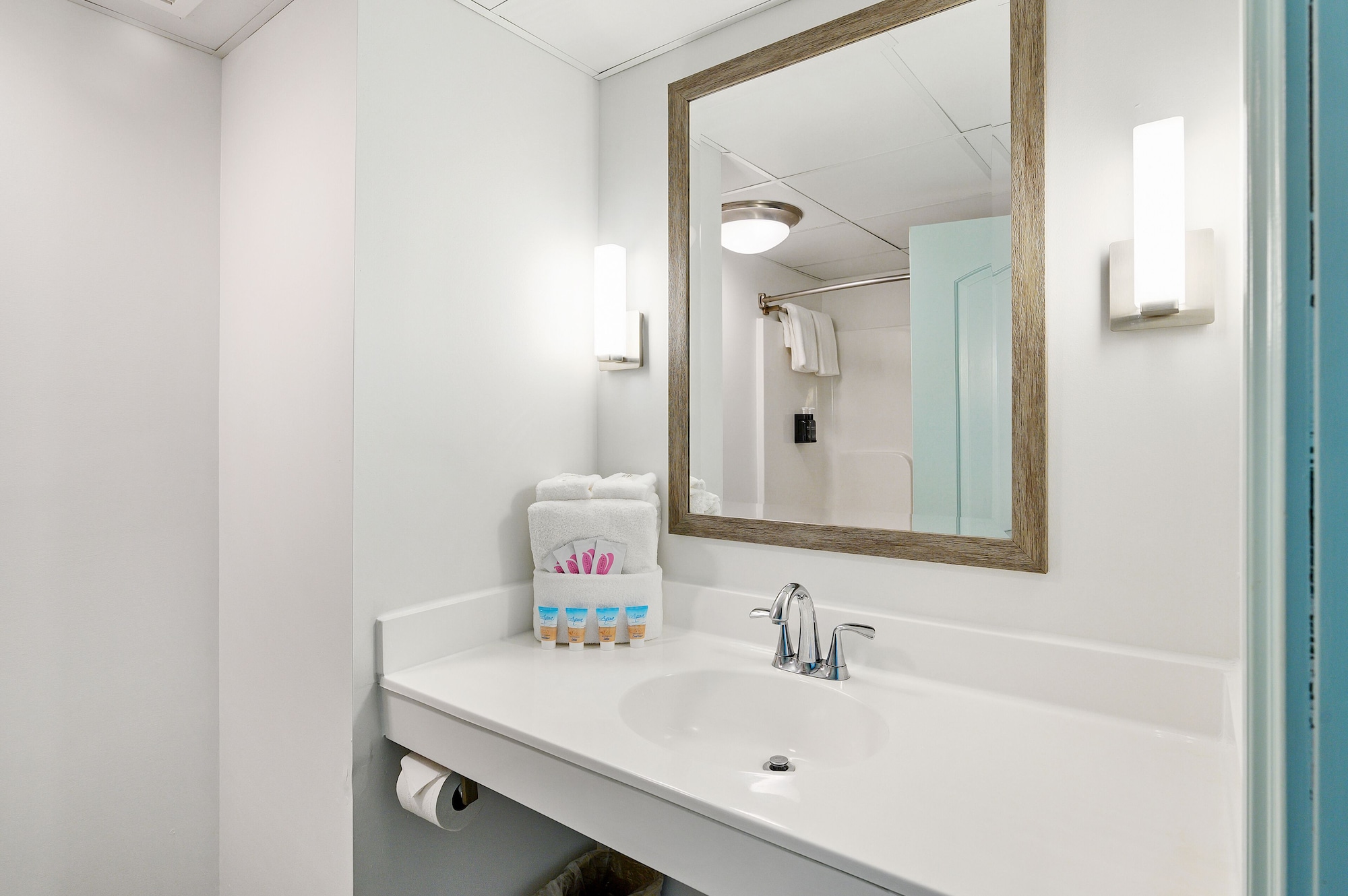 Room, King Bed, Ocean Front, Balcony, Royalton Hotel 3/3