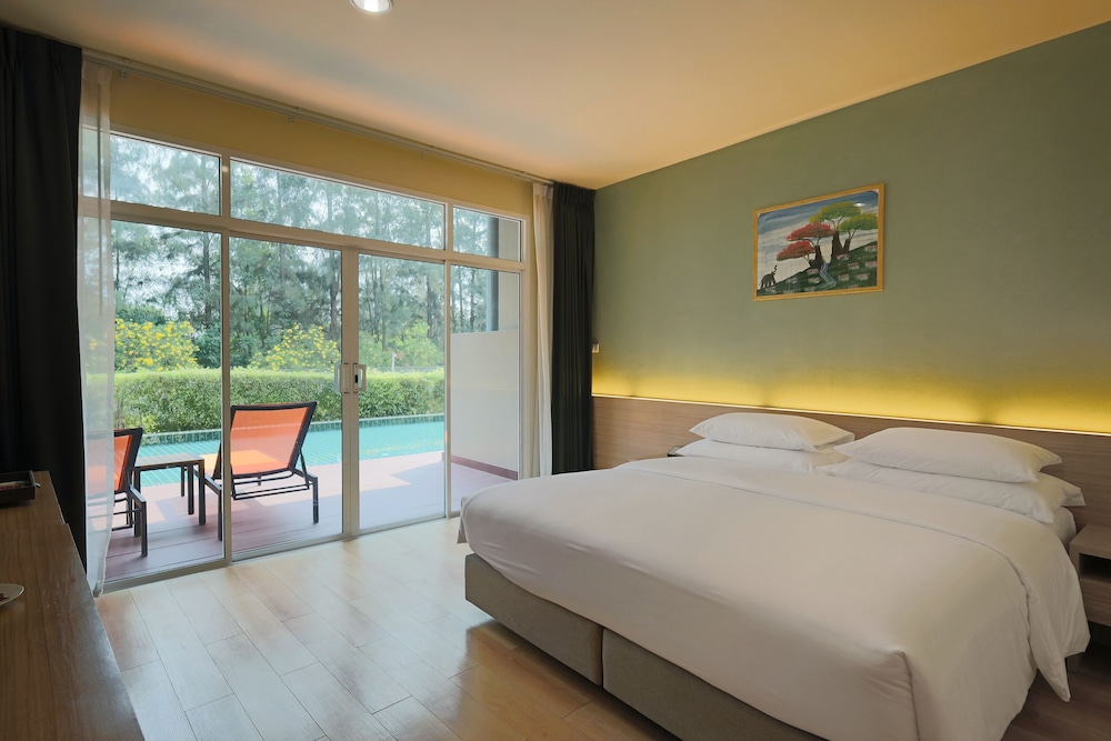 King Bed, Pool Access, The Kaset Hua Hin 4/10