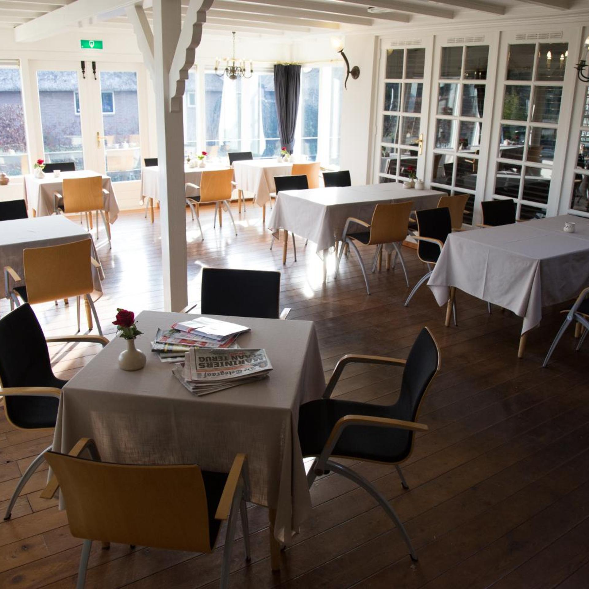 De Dames Van De Jonge Hotel 29/40