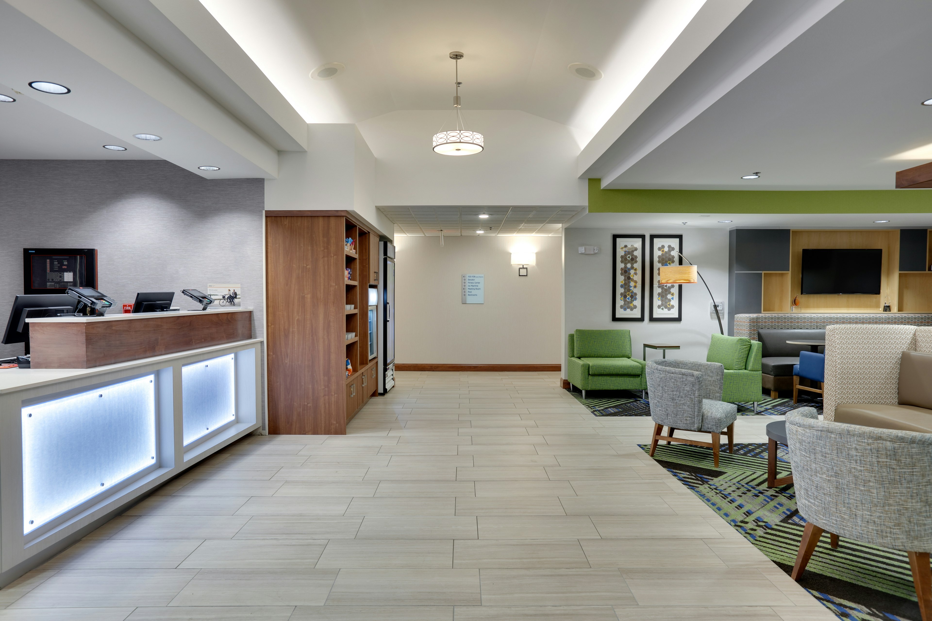 Holiday Inn Express Hotel And Suites Mitchell 14/67