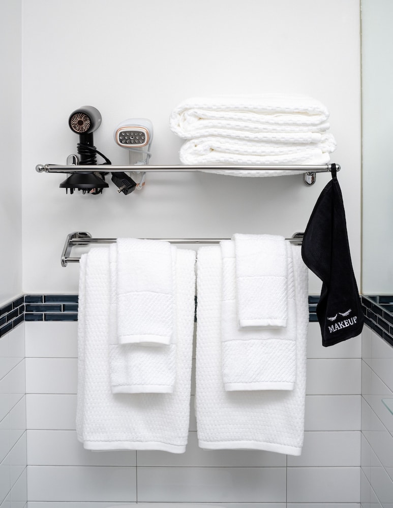 Hotel 837 25/50
