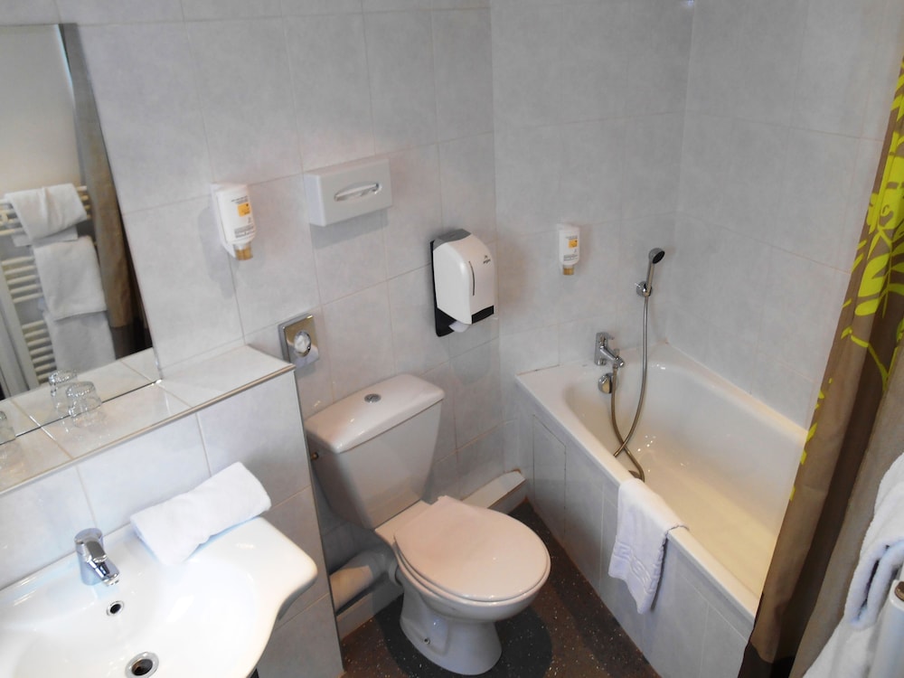 HOTEL LE COUSTURE 23/24