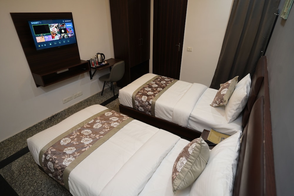 Posh Garden Inn Gurgaon 23/50