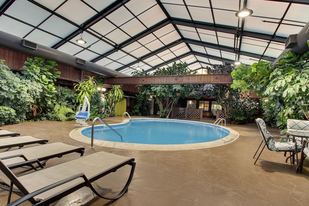 Greenfield Inn and Suites Elizabethtown KY I65 Exit 94 5/62