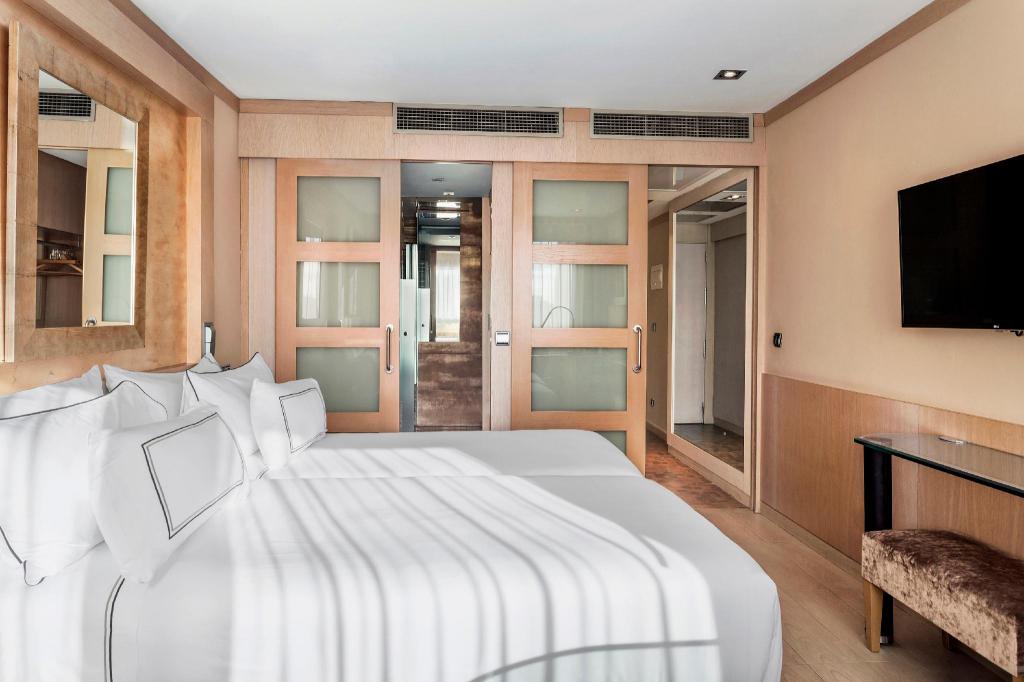 Melia, Guest Room, Queen Bed، Melia Madrid Princesa Hotel 2/6