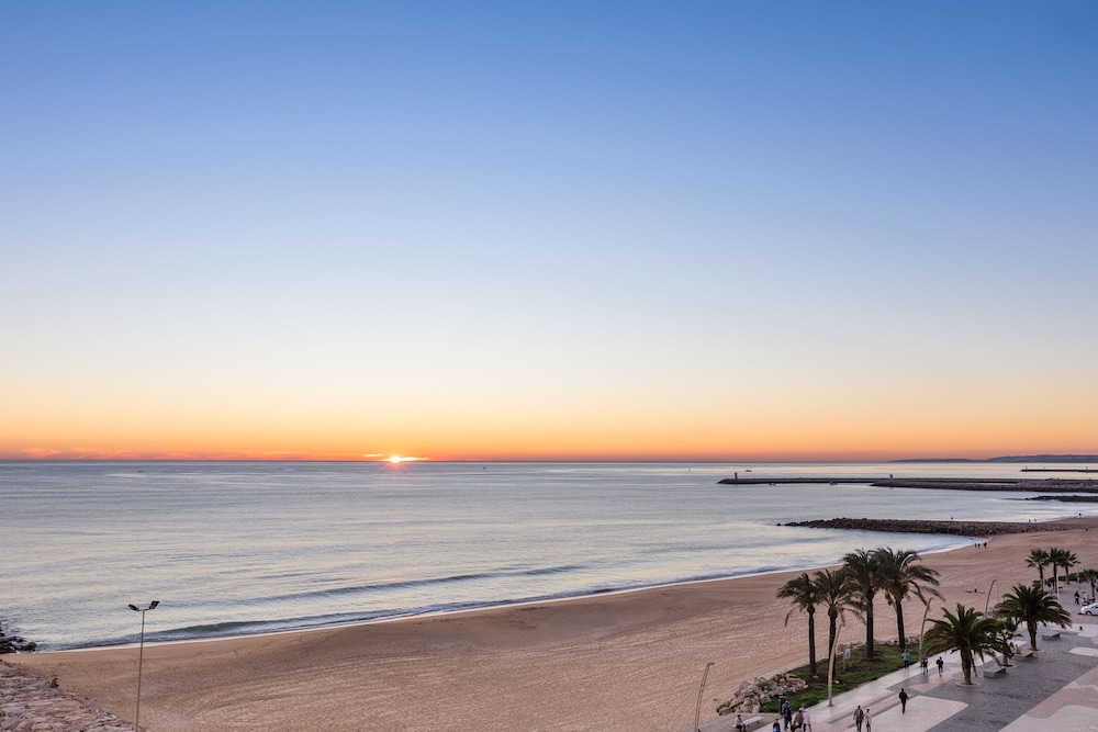 Dom Jose Beach Hotel 74/83