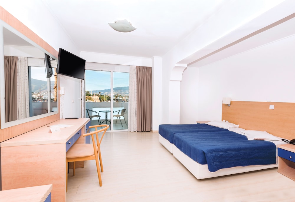 ROOM, TWIN BEDS, HARBOUR VIEW