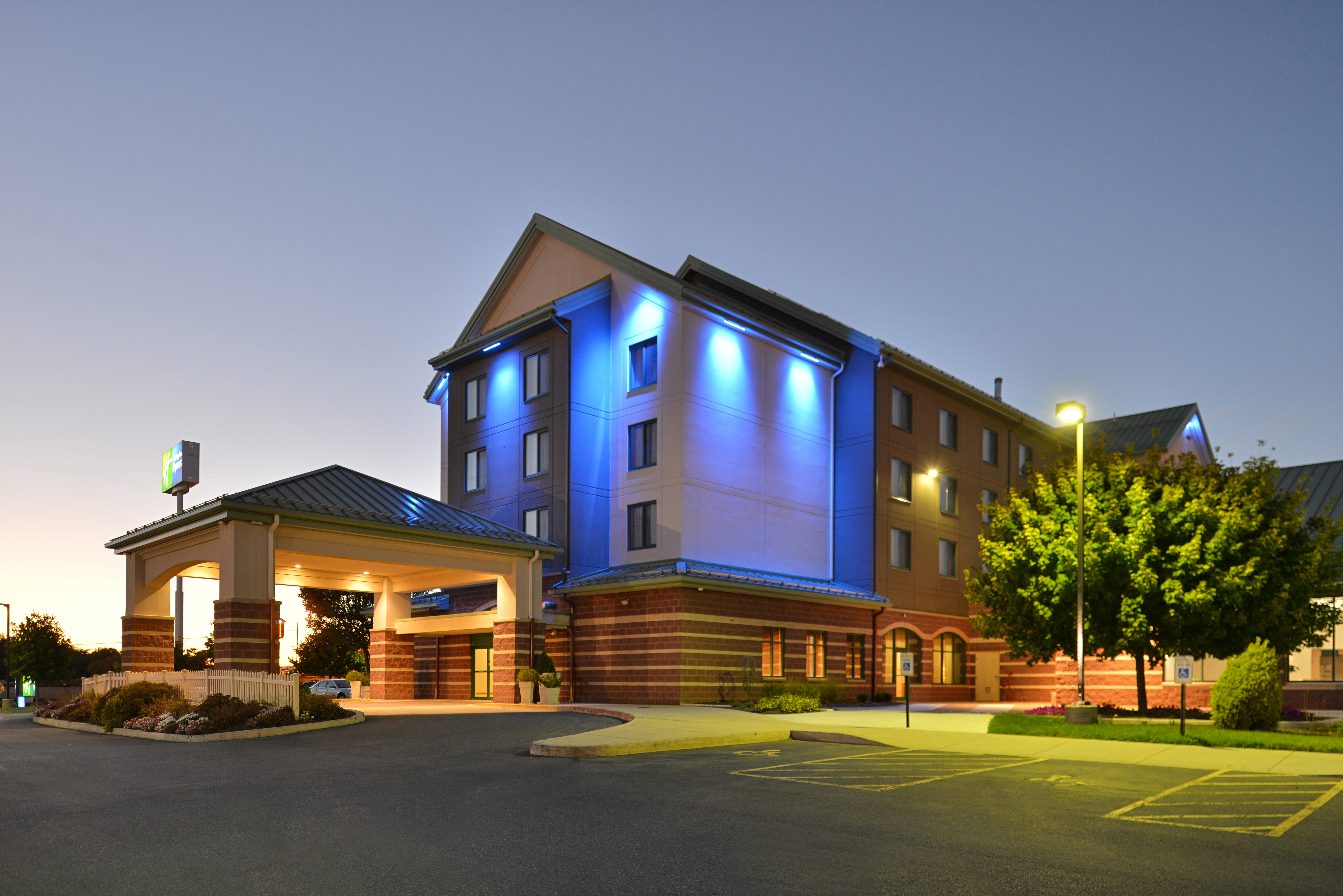 Holiday Inn Express Breezewood 3/67