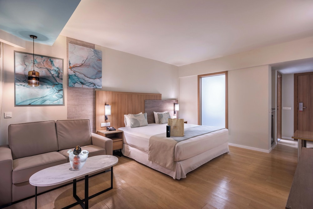 جناح إليت كلوب بسرير كينج بإطلالة على البحر، RIU Palace Antillas - Adults Only - All Inclusive 2/3