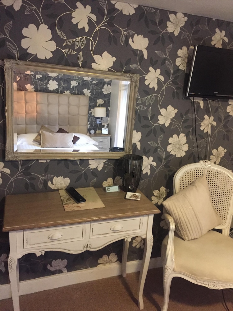 Castle Lodge Hotel 43/63