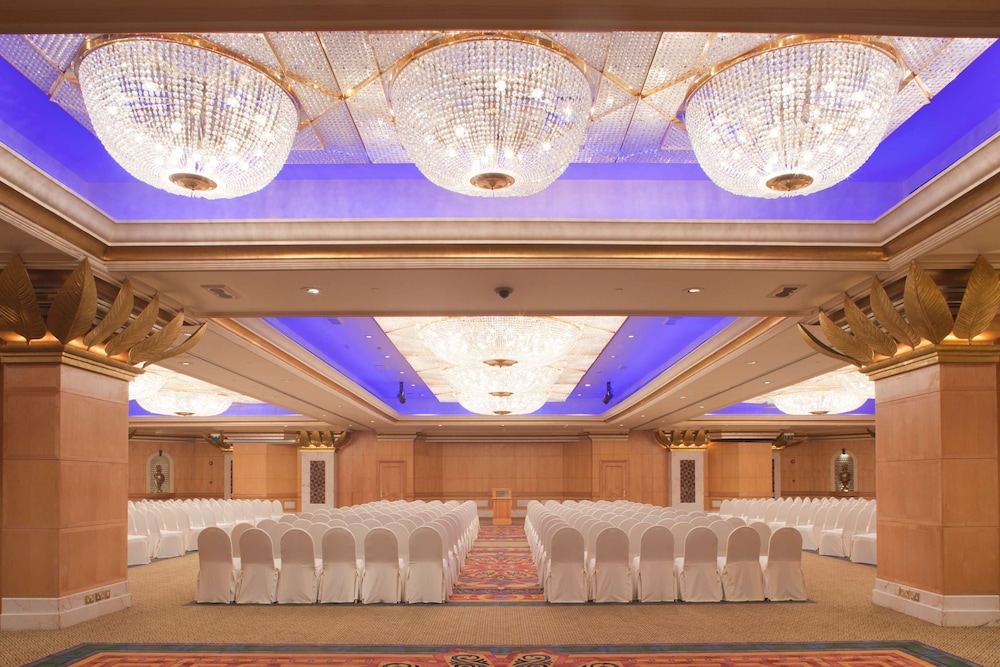 Grand Hyatt Muscat Hotel 6/50
