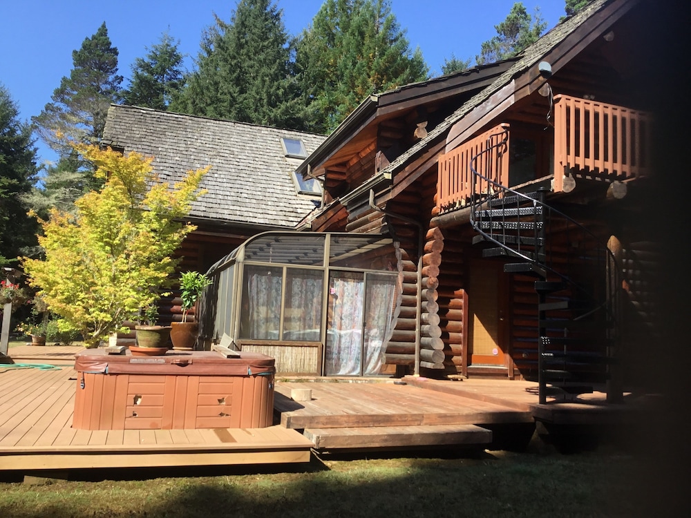 Redwood Log Cabin 12/12